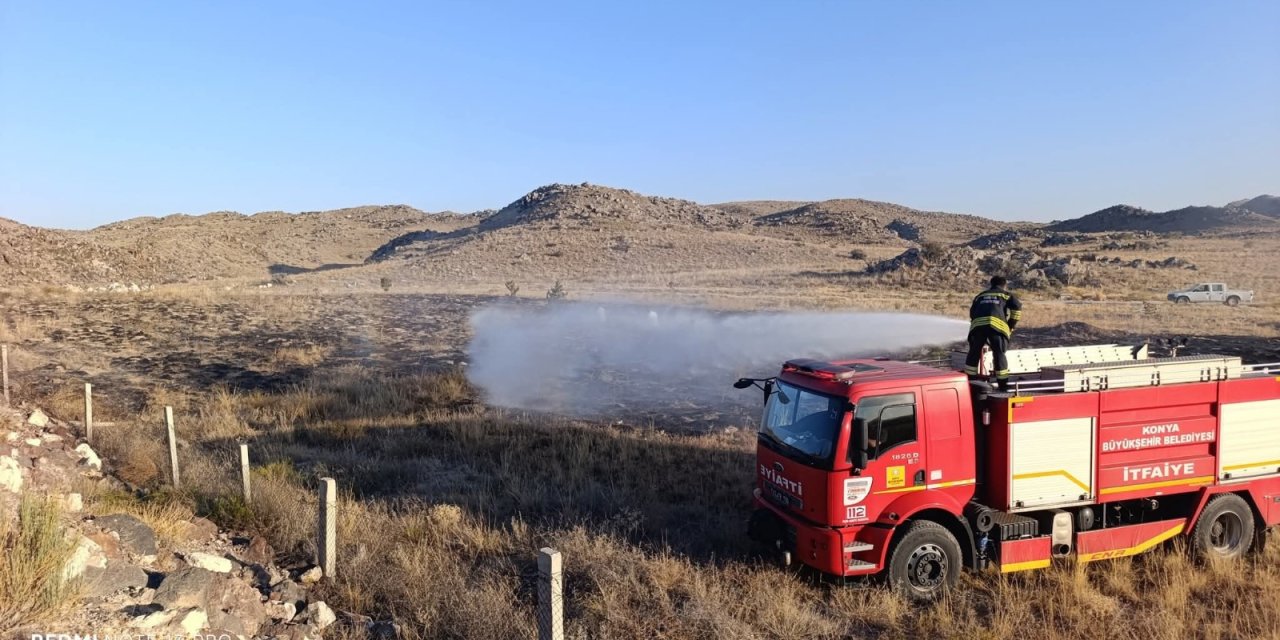 Konya’da çocukların ateşle oyunu araziyi yaktı