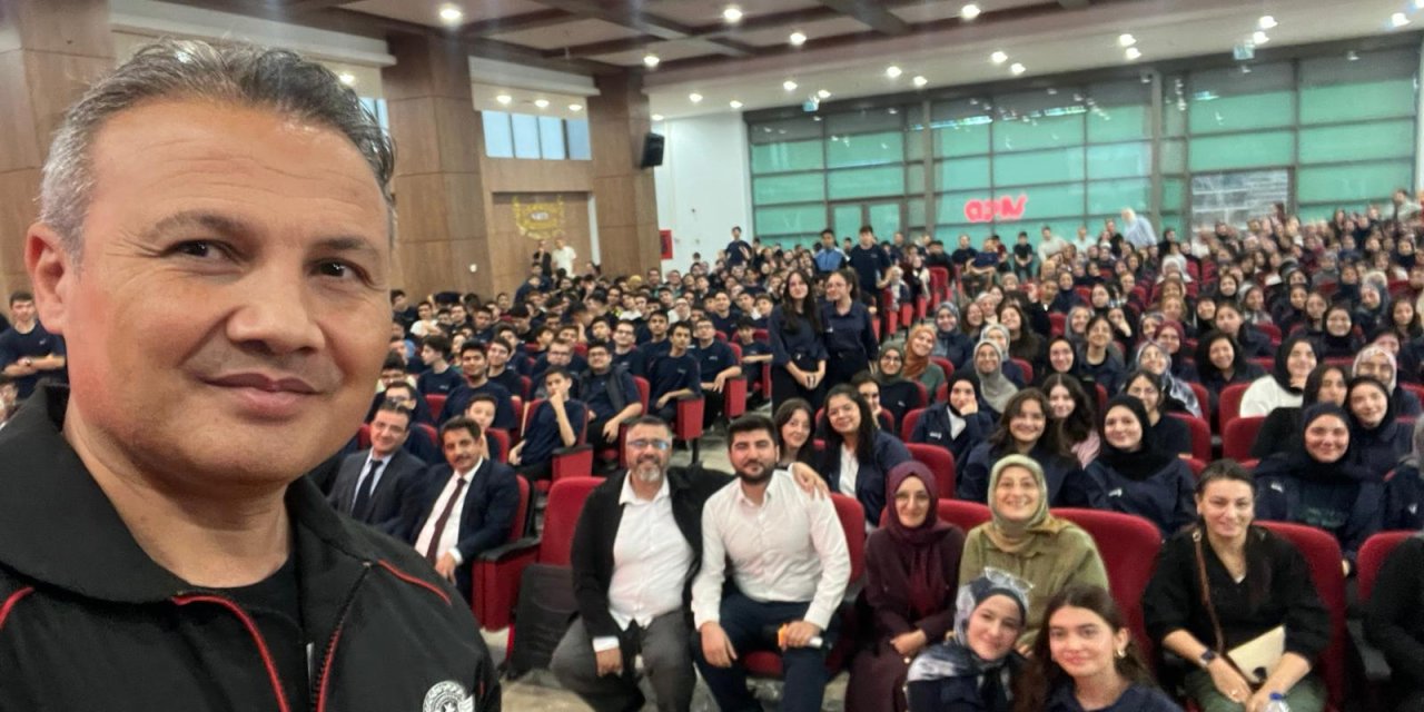 Türkiye’nin ilk astronotu Konya’da öğrencilerle buluştu