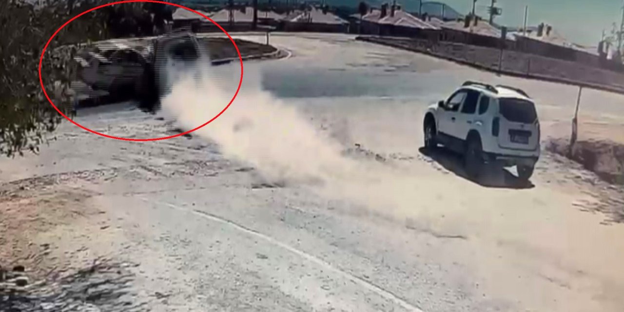 Frene ayağını dahi değdirmeden girdiği yolda kazaya neden oldu