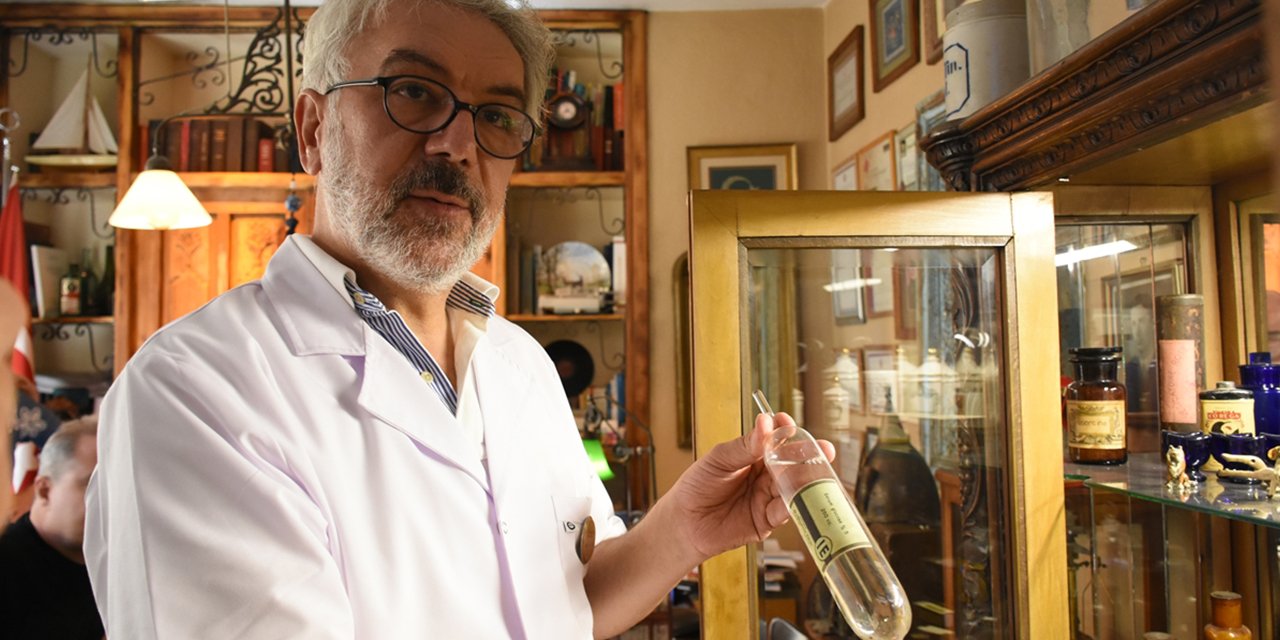 Konya’da bu eczaneye girenler kendini müzede buluyor