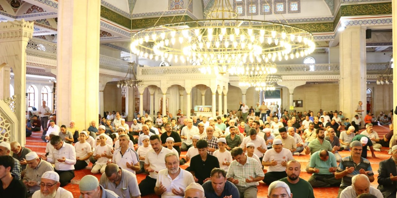 Konya’da manevi atmosfer: Hacıveyiszade Camii’nde Mevlid-i Nebevi gecesi