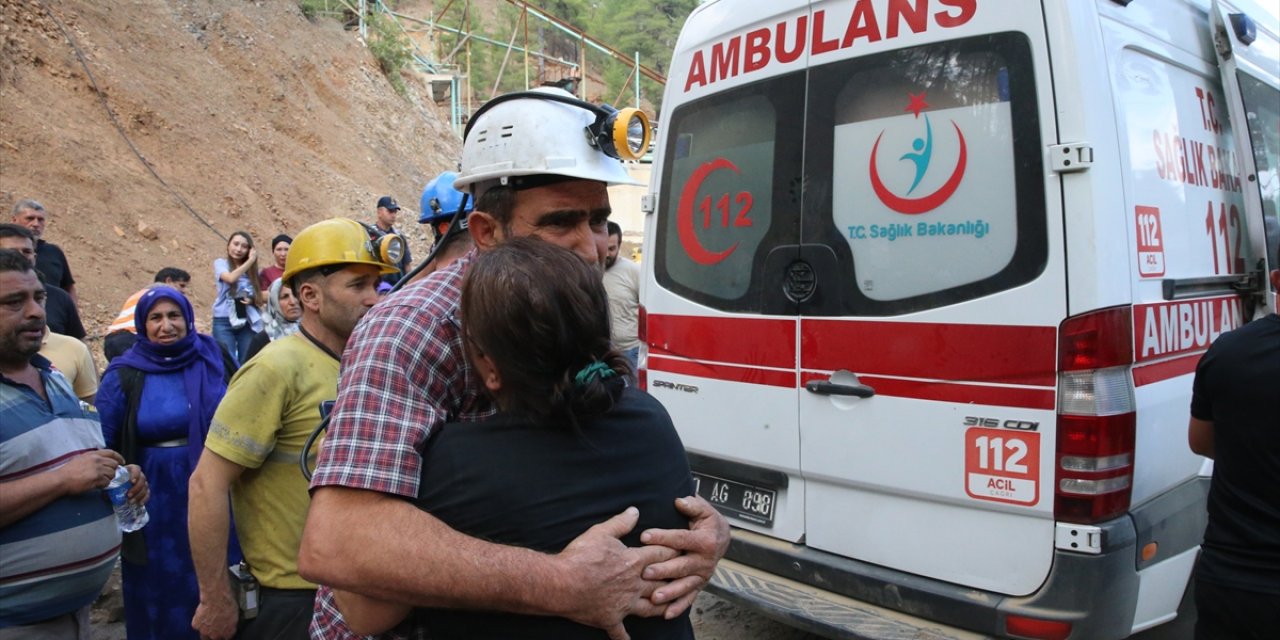 İğneyle kuyu kazıldı, madende göçük altında kalan işçiler kurtarıldı