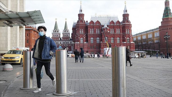Rusya'da 65 yaş üstü olanların sokağa çıkması yasaklandı