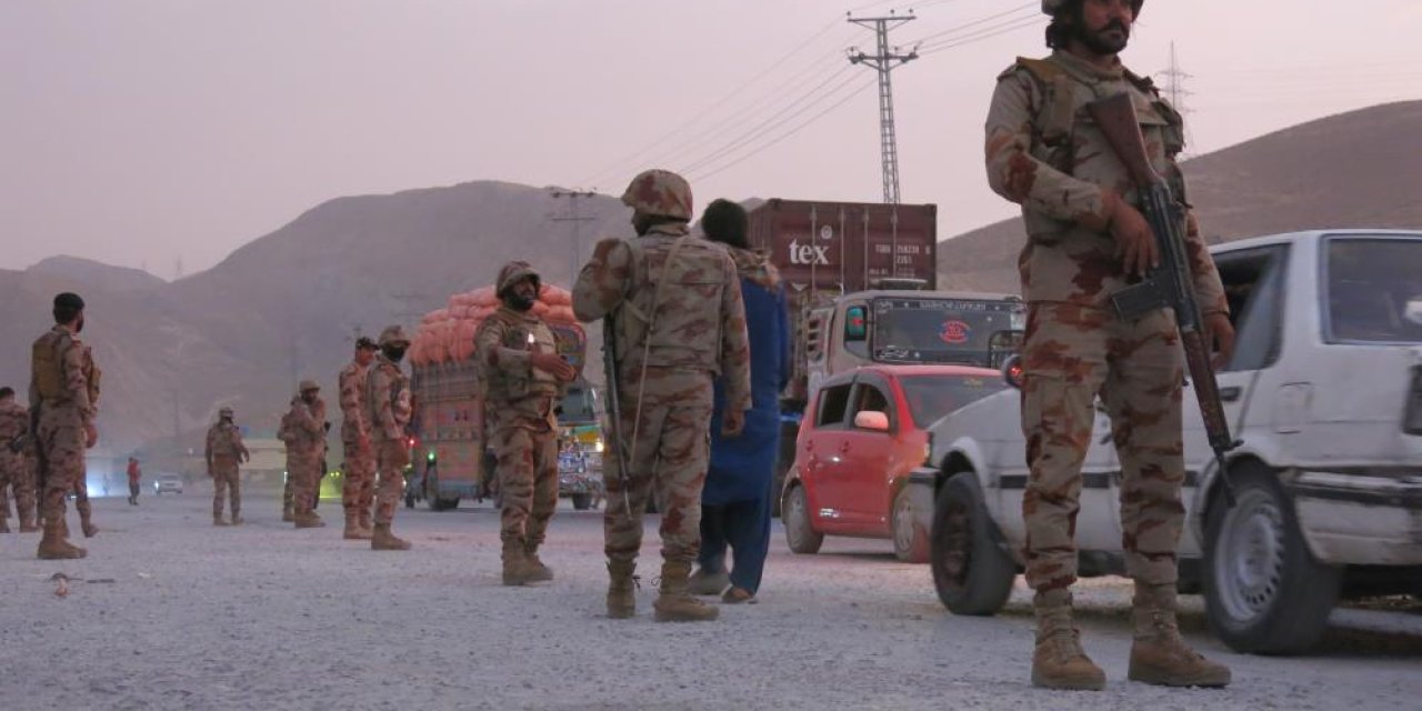 Askeri konvoya saldırı: 12 asker hayatını kaybetti, 13 terörist öldürüldü