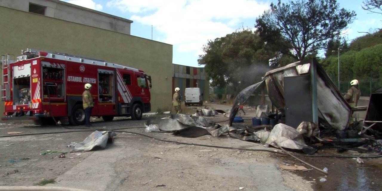 Pazar yeri otoparkında yangın! Patlayan tüpler mahalleyi ayağa kaldırdı