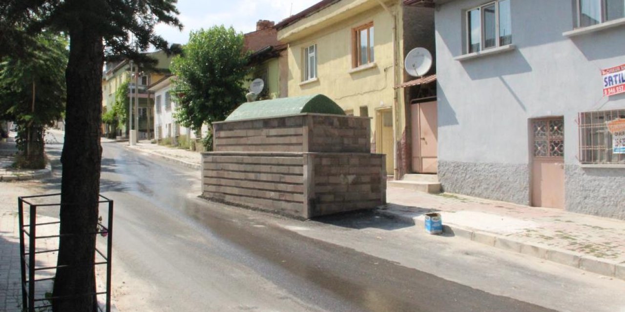 63 yıldır yol ortasında, divanı Konya’da