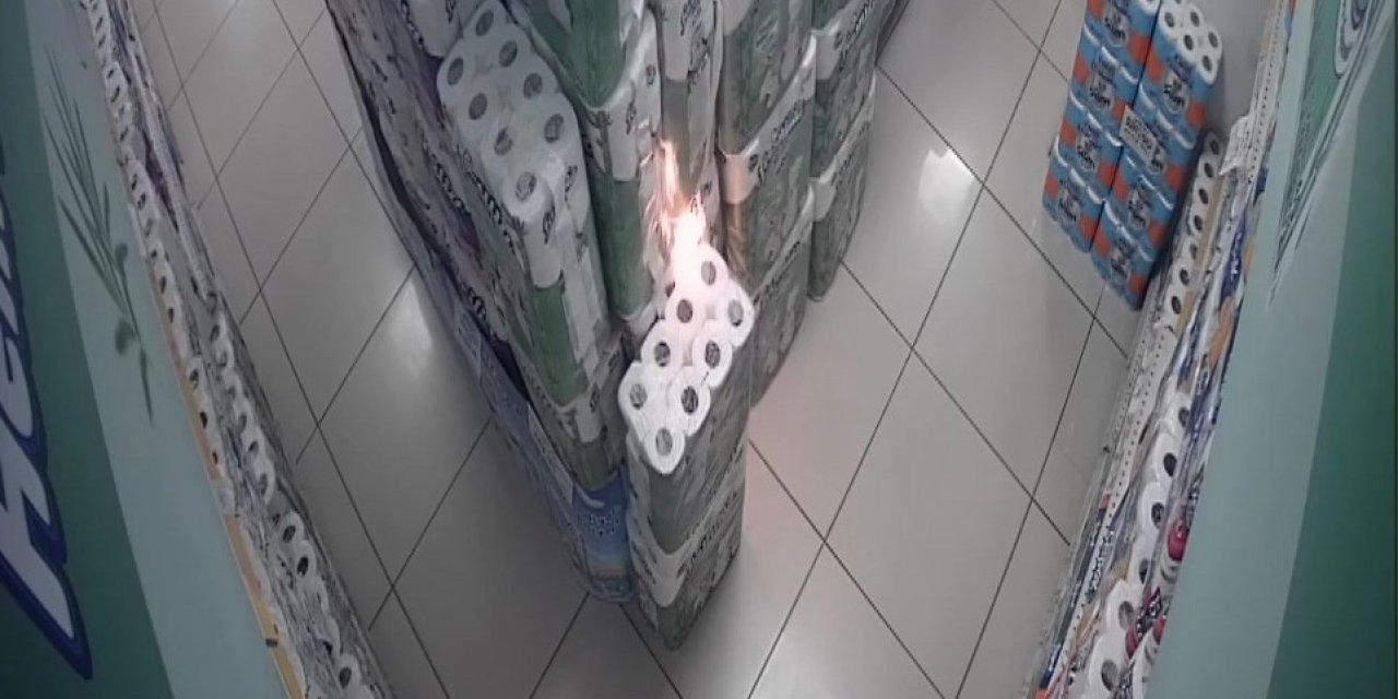 Küçük ama tehlikeli! 10 yaşındaki çocuk markette yangın çıkarttı