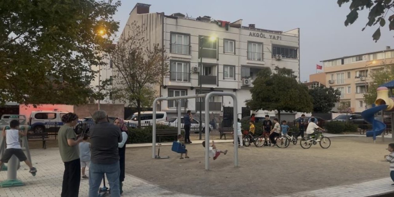 Parkta oyun oynayan çocuk merminin hedefi oldu