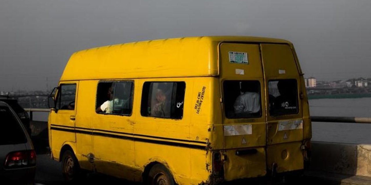 Düğün konvoyundaki otobüs nehre düştü! Çok sayıda ölü var