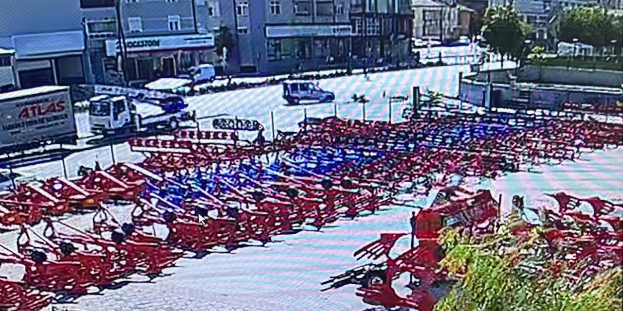 Motosiklet kazasında 2 çocuk yola savruldu, 1’i ağır yaralı