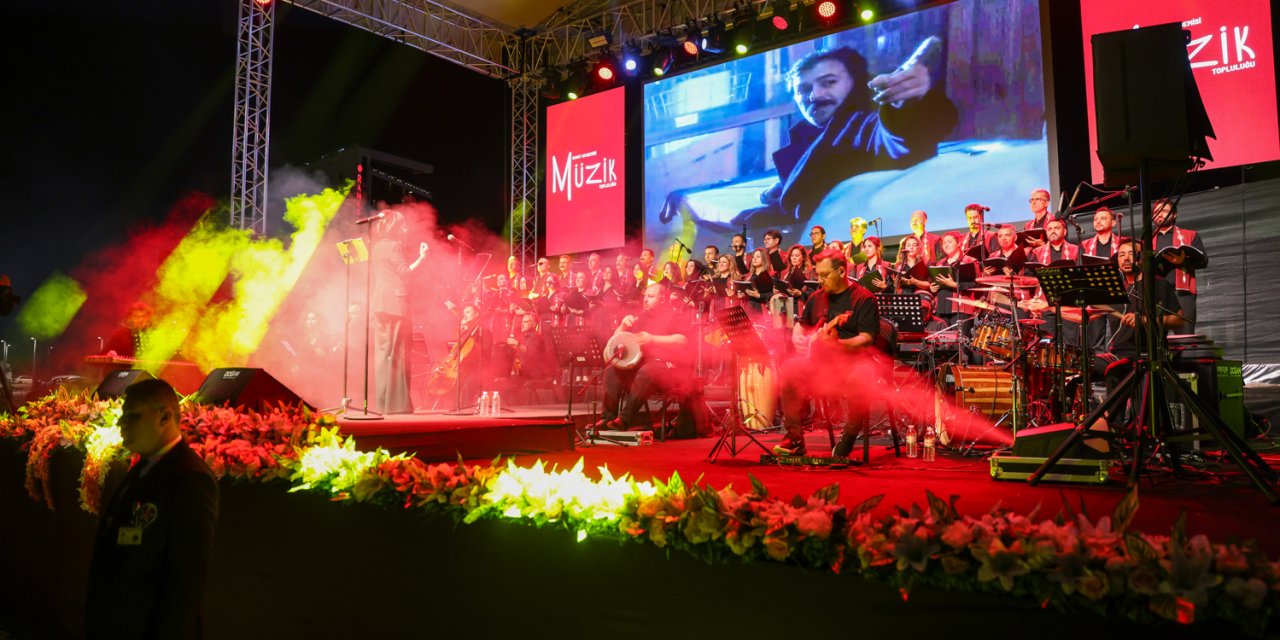 Ferdi Tayfur’un efsane şarkıları Konya gecesinde yankılandı