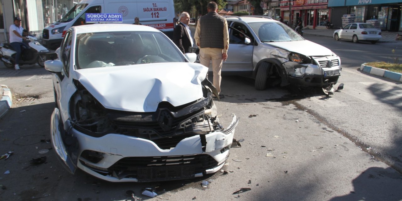Konya’da aynı saatte iki ayrı trafik kazası: 6 yaralı