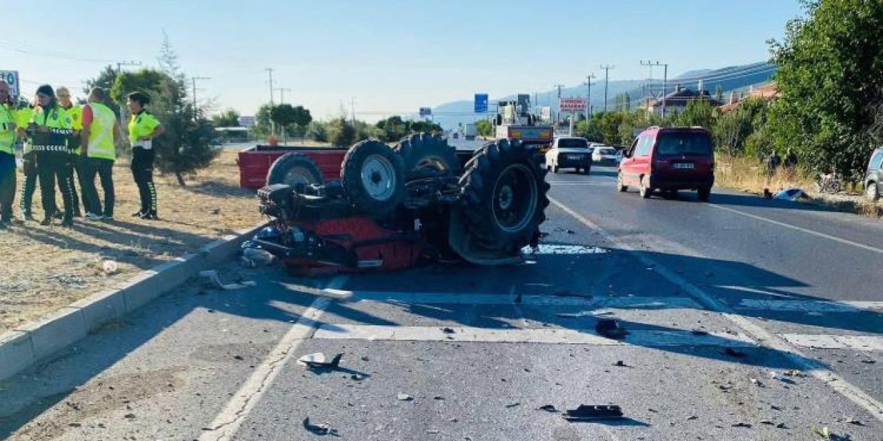 Otomobilin çarptığı traktör sürücüsü öldü