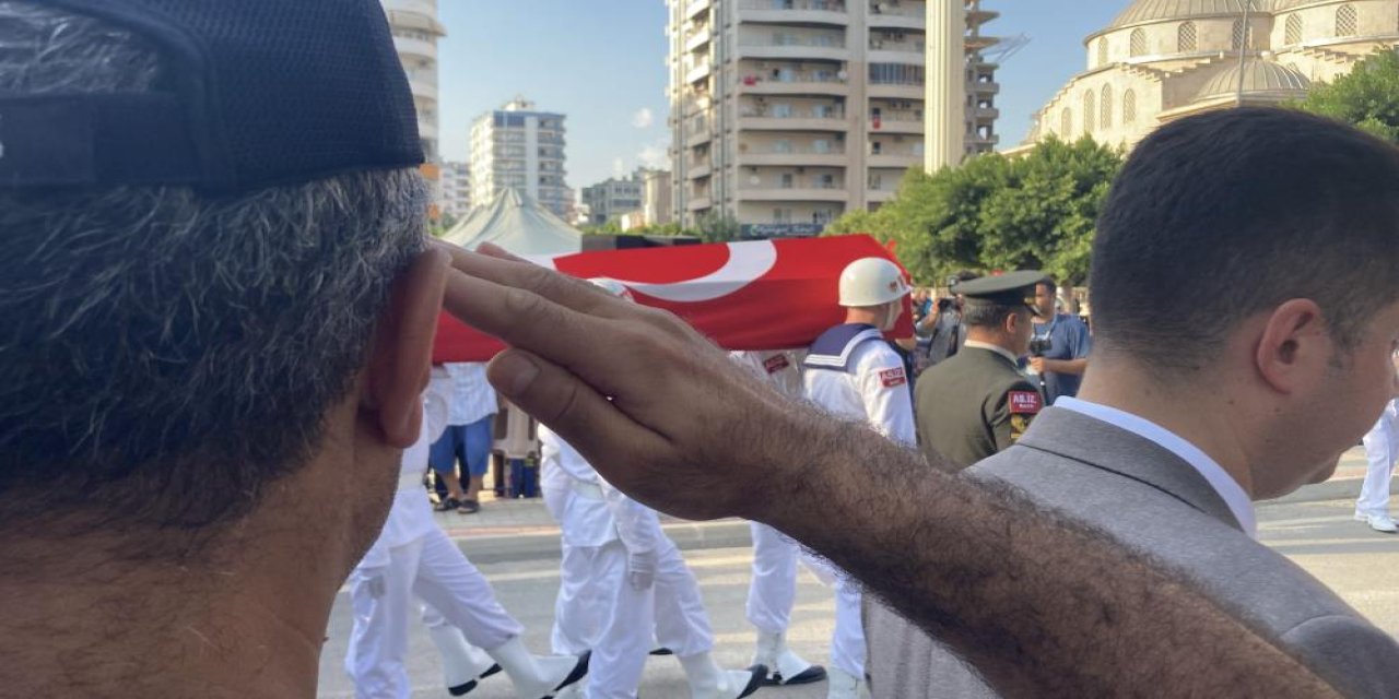 Şehit babası, Konya’da kaybettiği oğlunu ordu marşıyla uğurladı