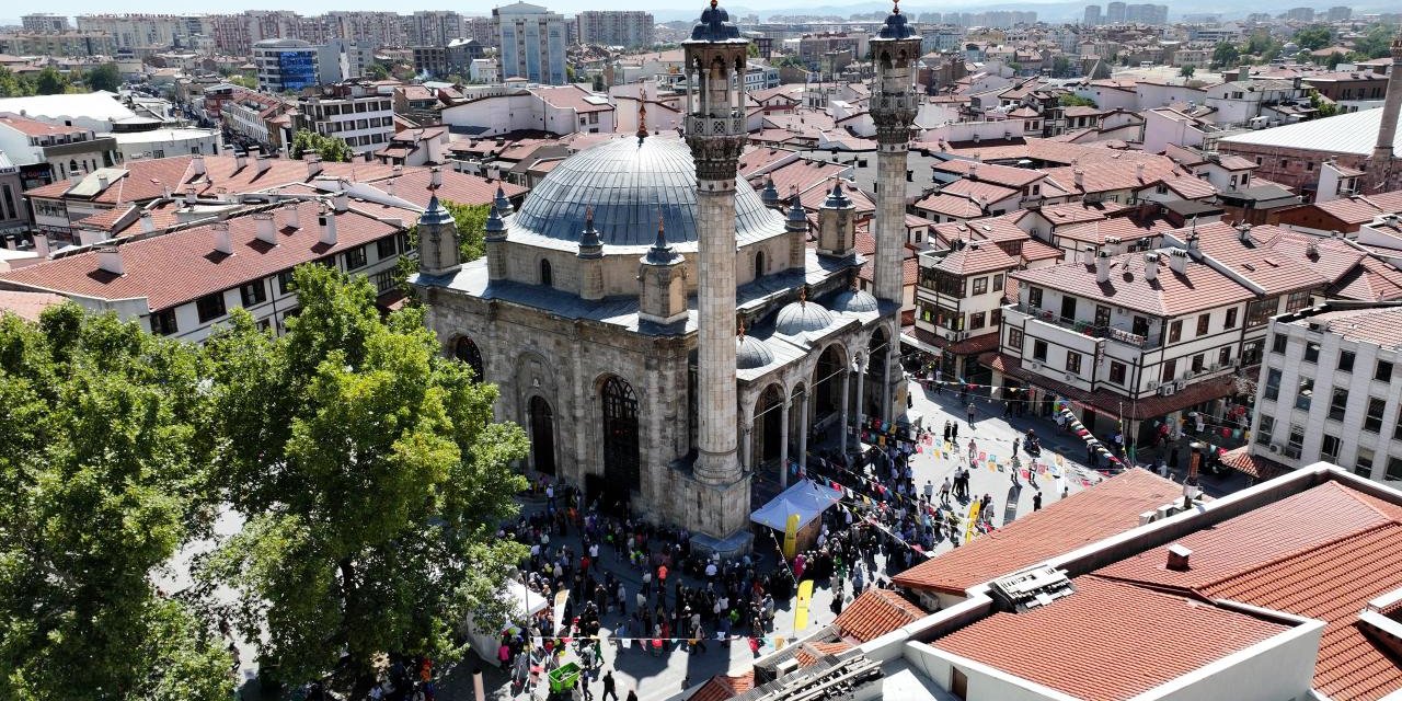Cuma hutbesinde ticarette dürüstlük ve helal kazanç vurgusu