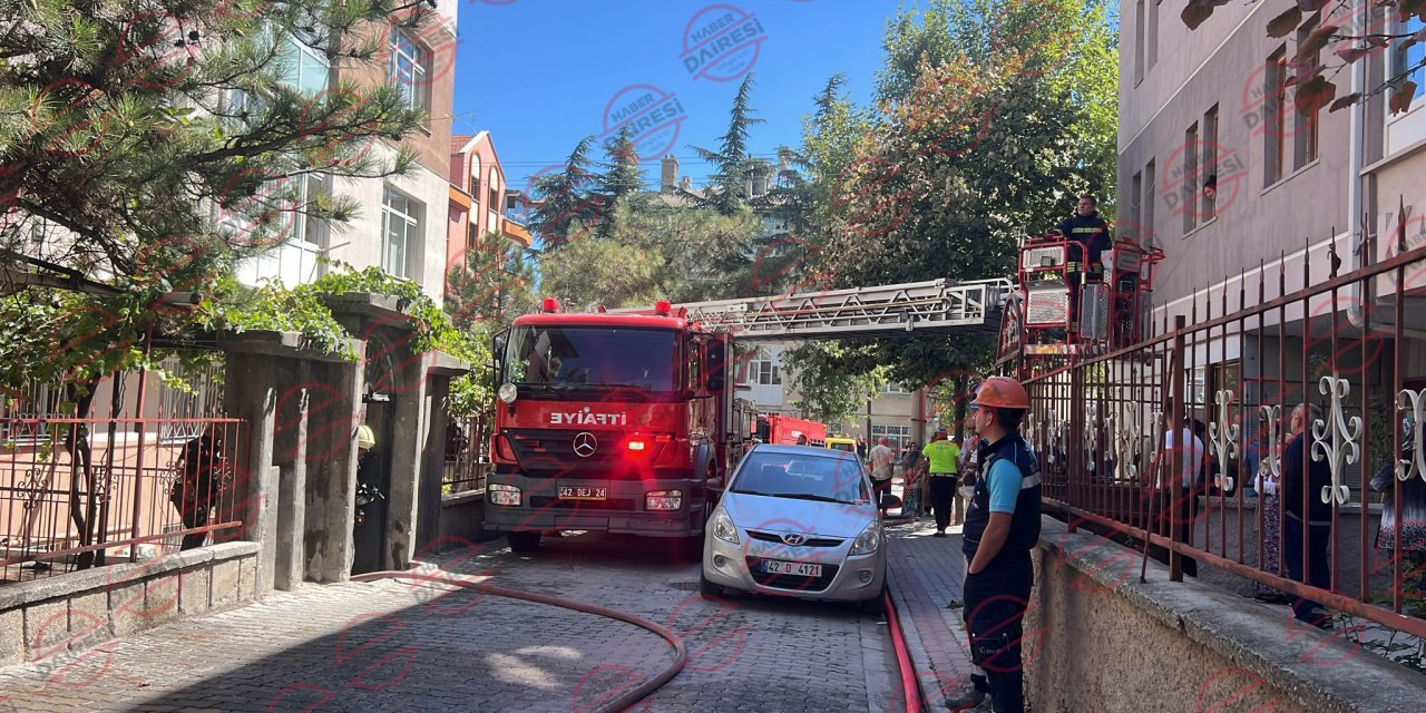 Konya’da 4 katlı binada yangın paniği