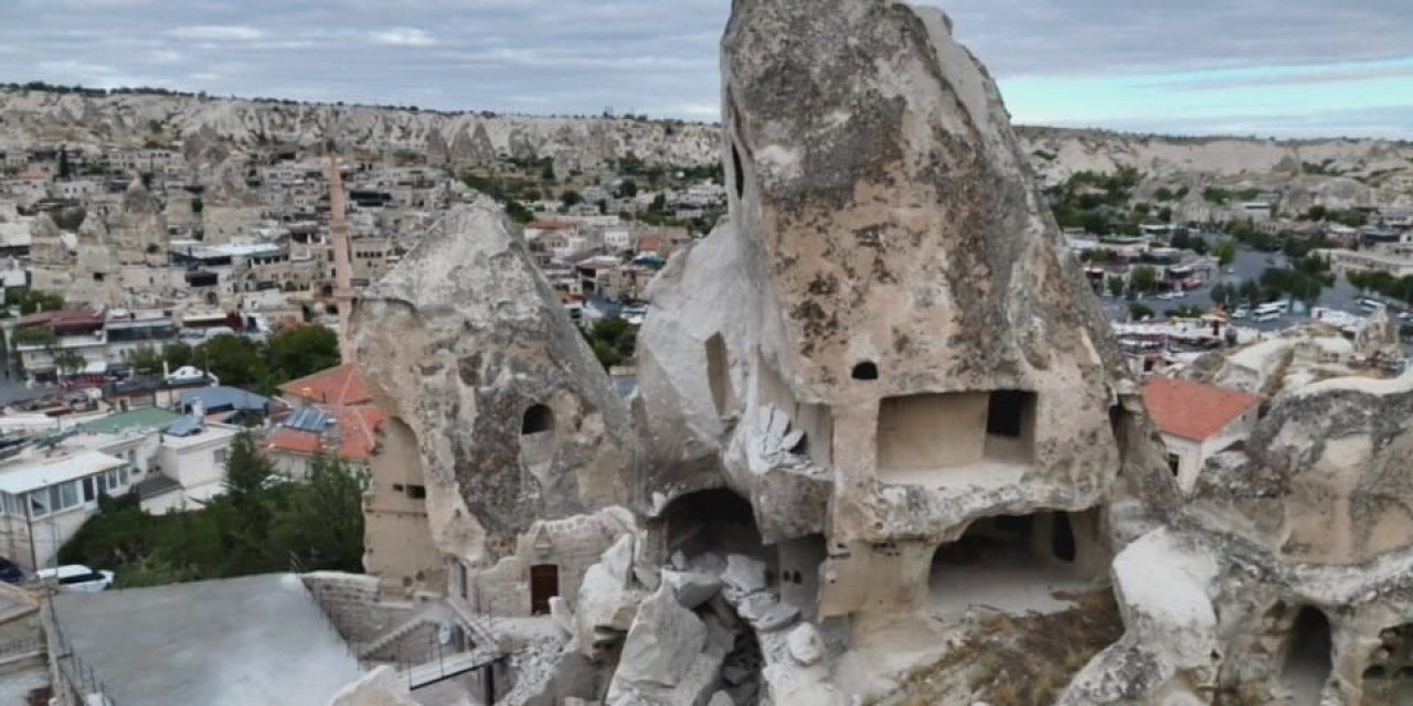 Kapadokya'da milyonlarca yıllık peribacası yıkıldı