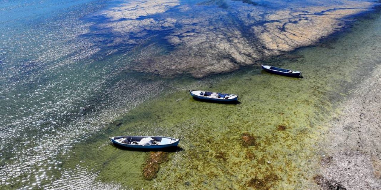 Can çekişen Konya Beyşehir Gölü için Aşk Adasından türküyle çağrı