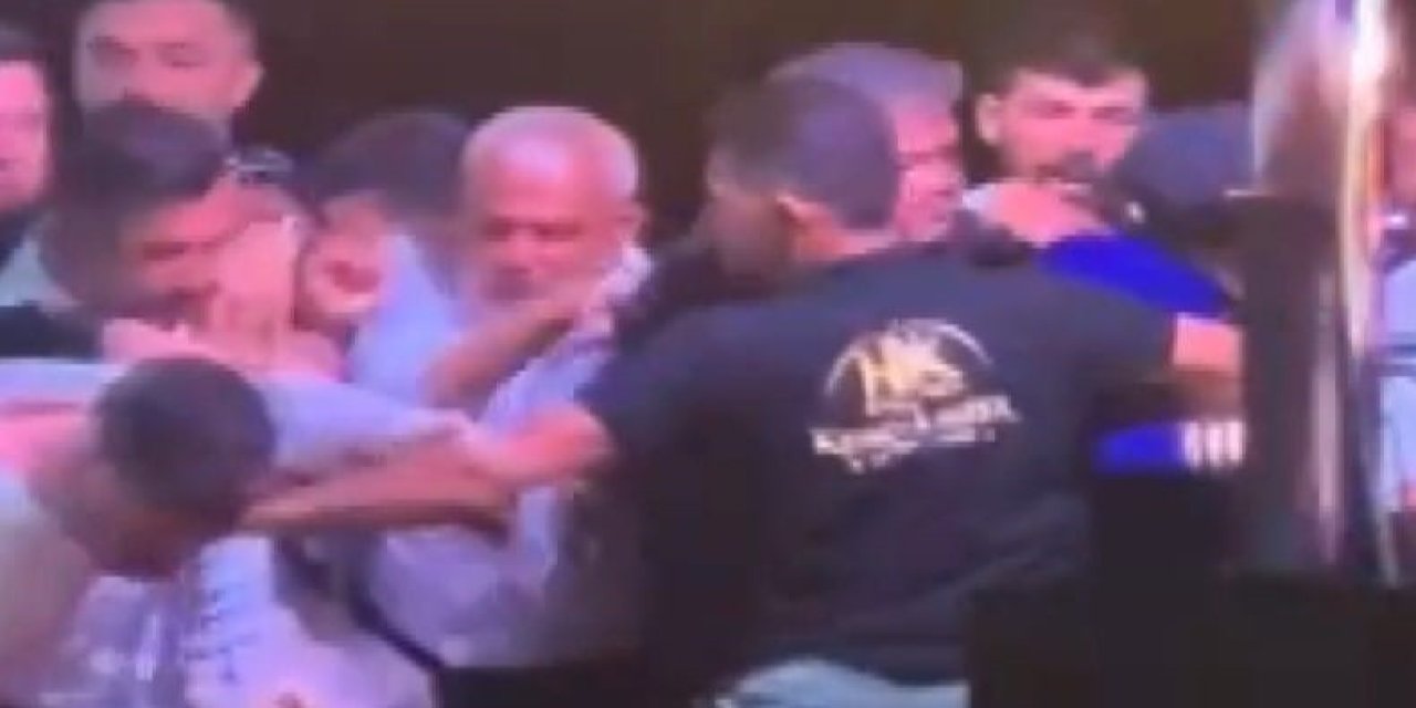 Karşısında şarkı söylemeyen soliste saldırdı, tehdit etti