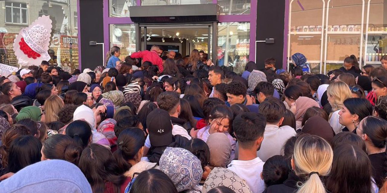 Mağaza açılışında izdiham! Olaya müdahale eden polis ezilmekten kurtuldu