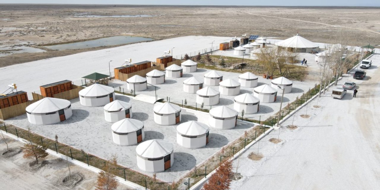 Tuz Gölü’nde şifa dağıtan oba keyfi