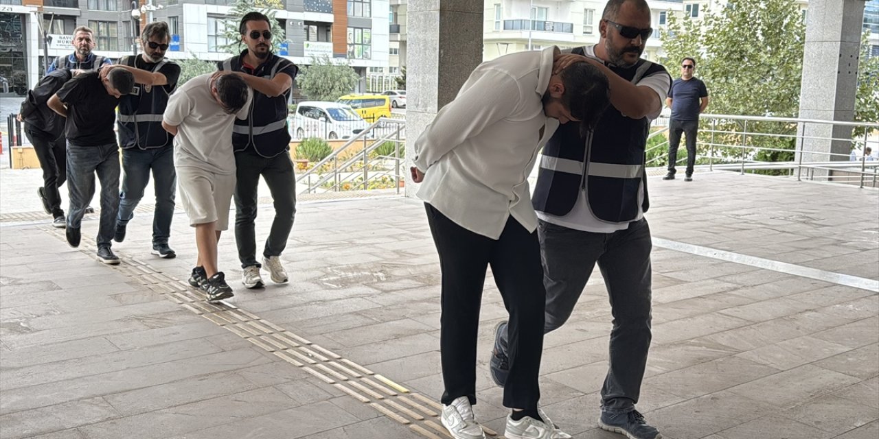 Şehit ailelerini dolandıran 11 şüpheli adliyeye sevk edildi