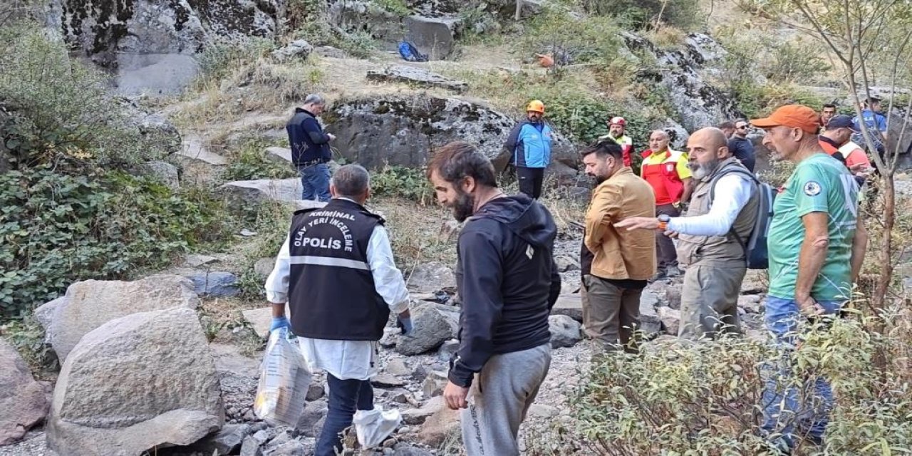 Tırmanış yaparken kayalıklardan düşen dağcı hayatını kaybetti