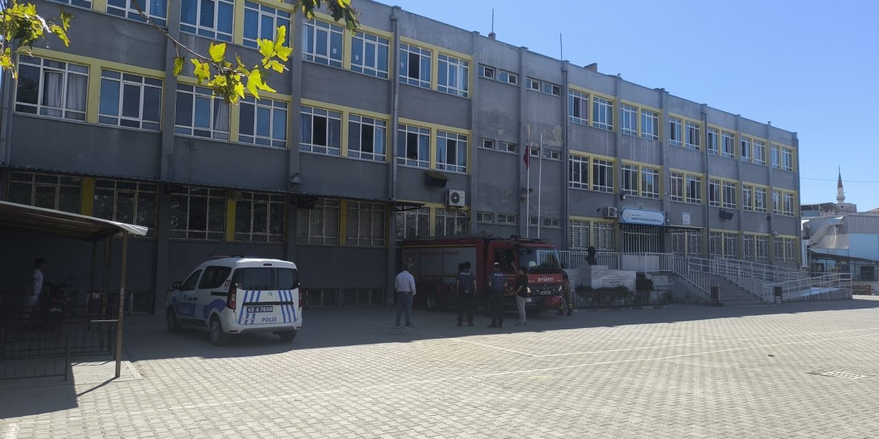 3 çocuk okulda mahsur kalınca panik yaşandı