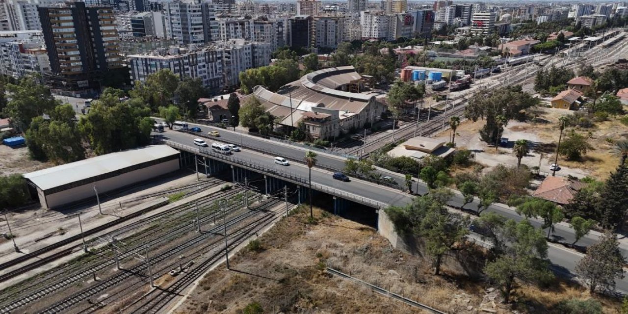 007 James Bond’un köprüsü YHT için yıkılıyor