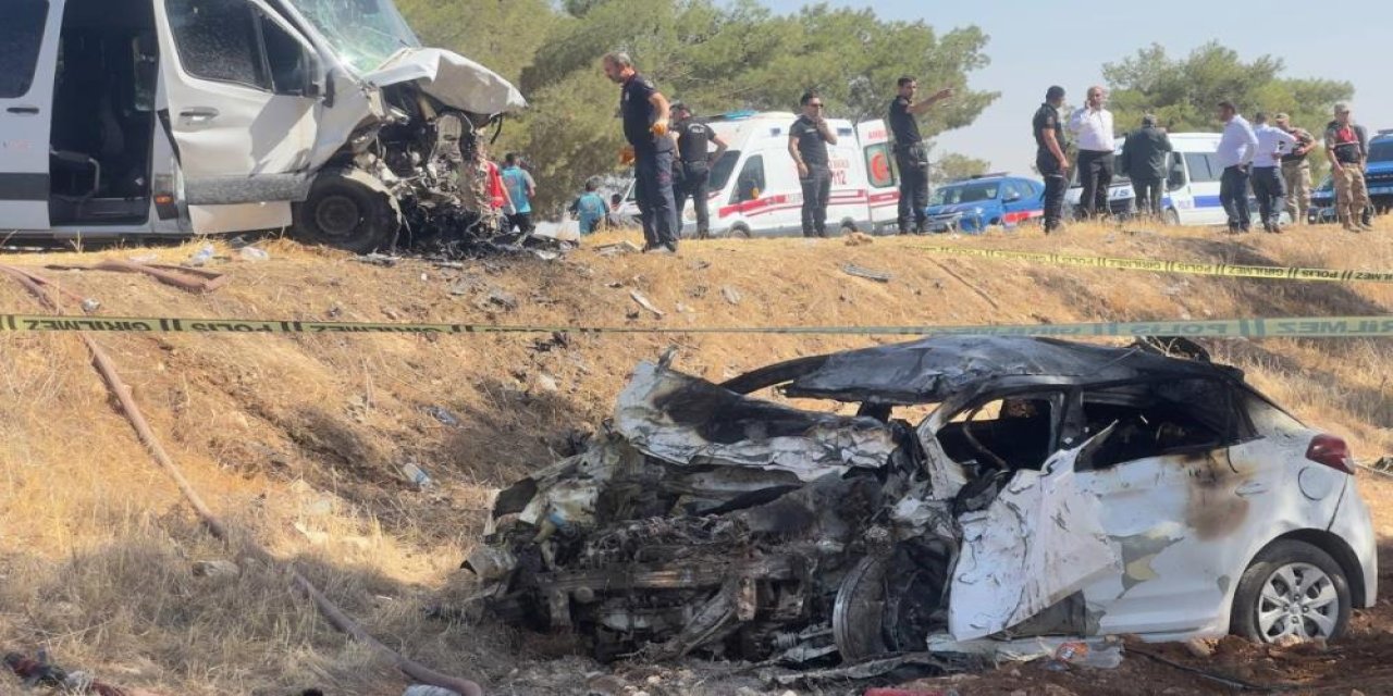 Kara yolunda feci kaza! Genç sürücü yanarak can verdi