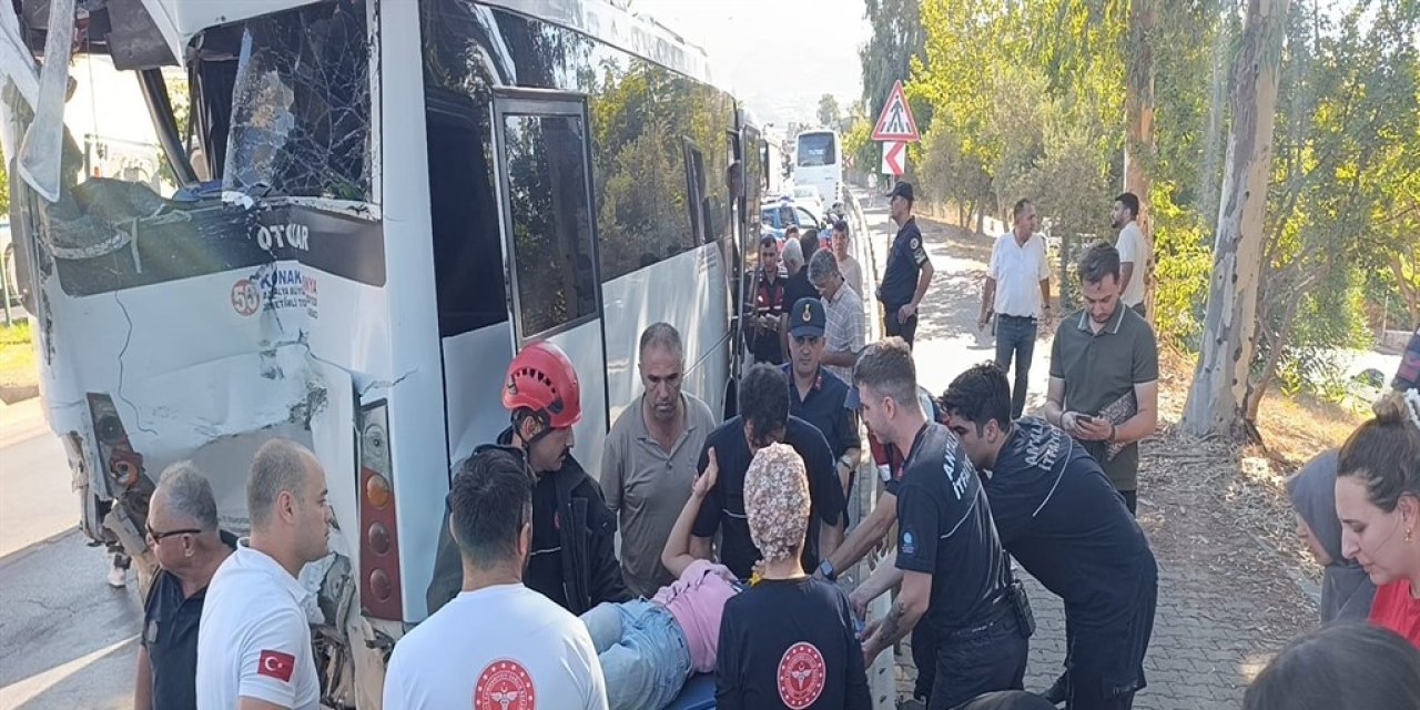 Tur otobüsü ile yolcu midibüsü çarpıştı! Çok sayıda yaralı var