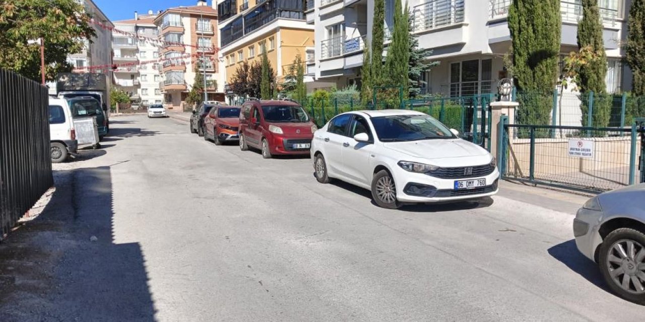 Boşanma aşamasındaki eşinin sevgilisini bıçaklayarak öldürdü