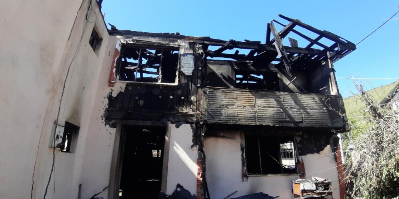 Ahşap evde yanarak can verdikleri yangında yürek yakan detaylar