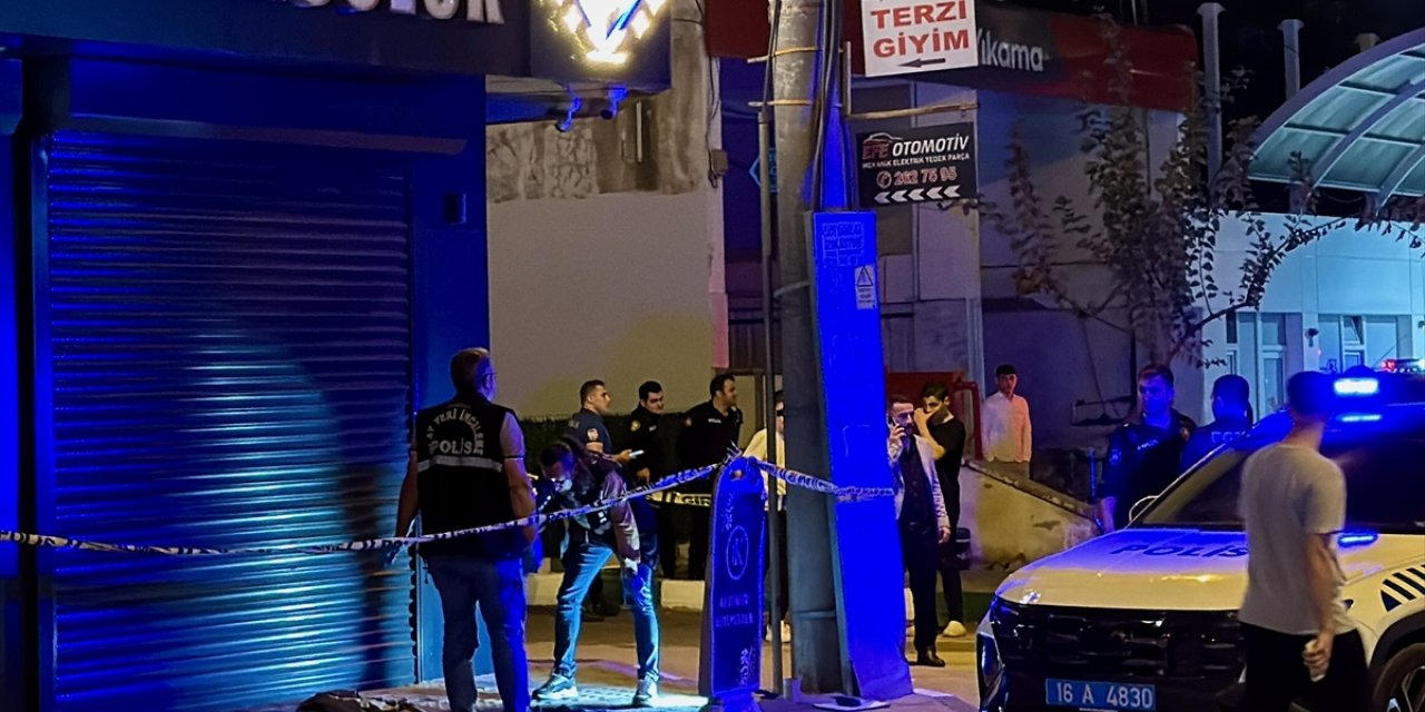 Silahlı kavgada başından vuruldu