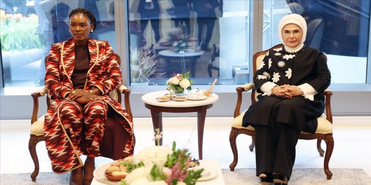 Emine Erdoğan, Gabon ve Kosova Cumhurbaşkanlarının eşleriyle görüştü