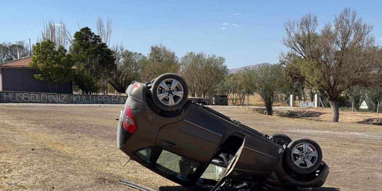 Konya'da yabancı plakalı otomobil araziye devrildi! 4 yaralı var
