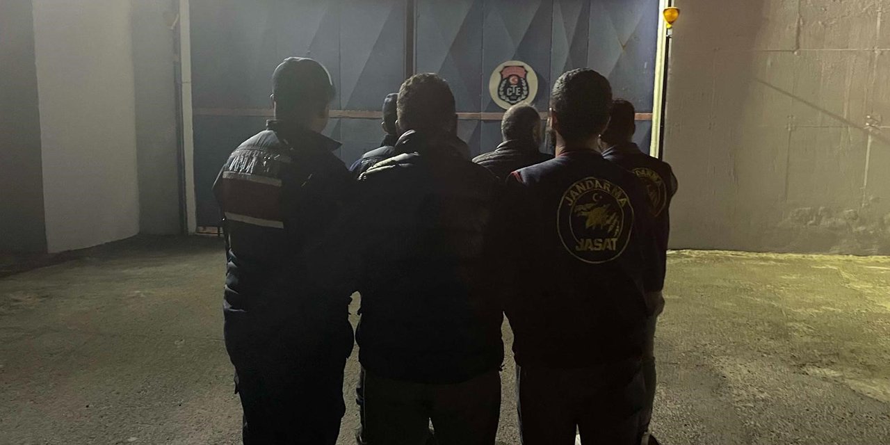 Uyuşturucudan aranan şahıs, üzerinde uyuşturucuyla yakalandı