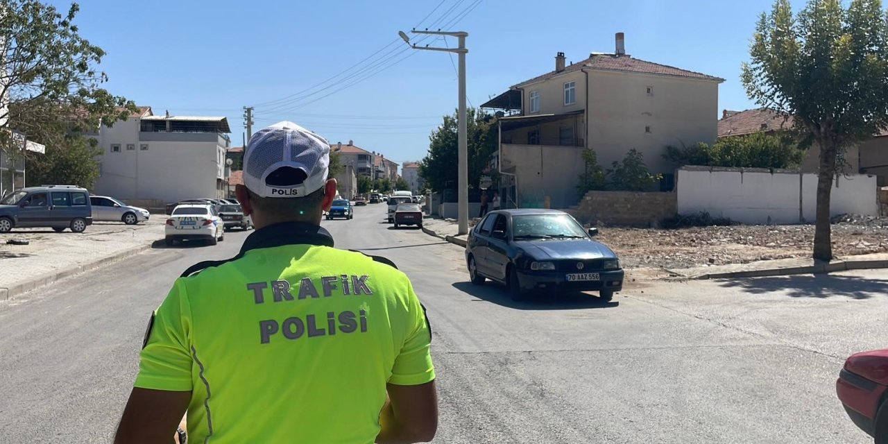 Aniden yola fırlayan 3 yaşındaki çocuğa otomobil çarptı