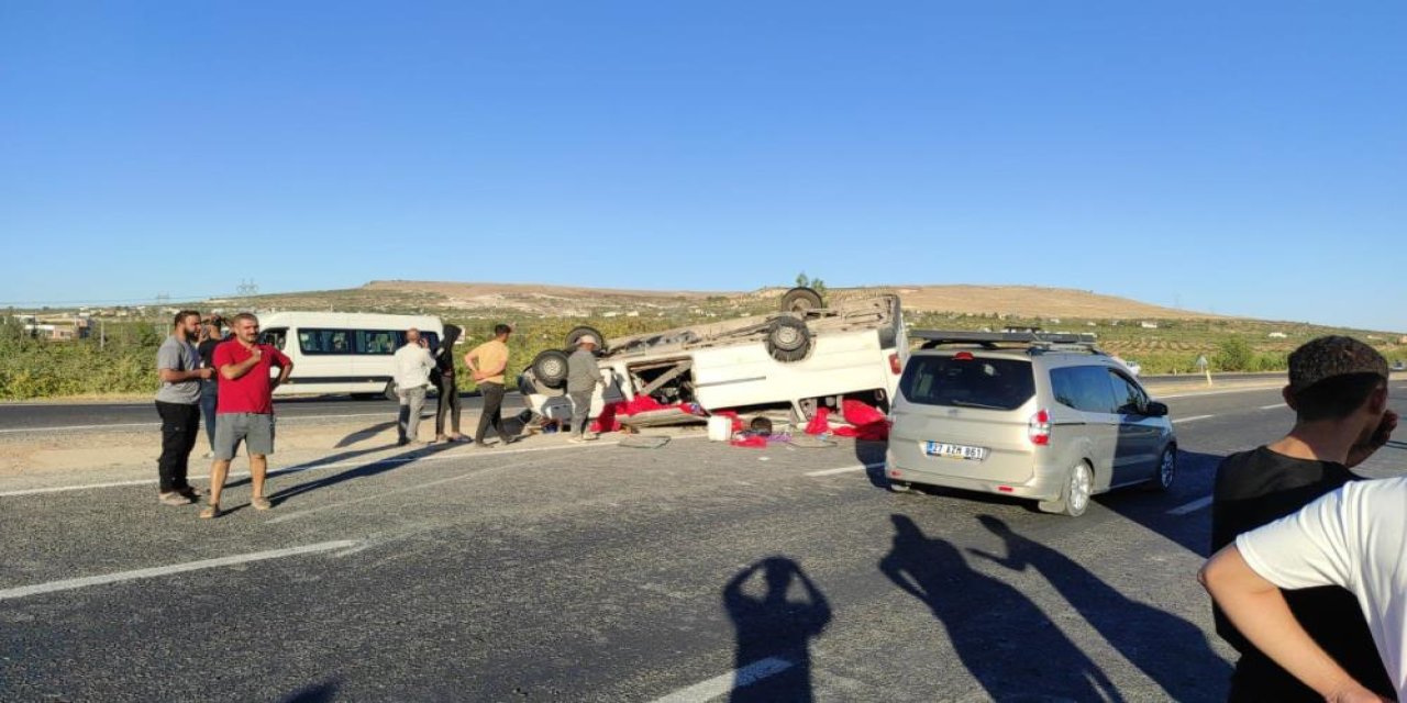 Tarım işçilerini taşıyan minibüs devrildi! Çok sayıda yaralı var