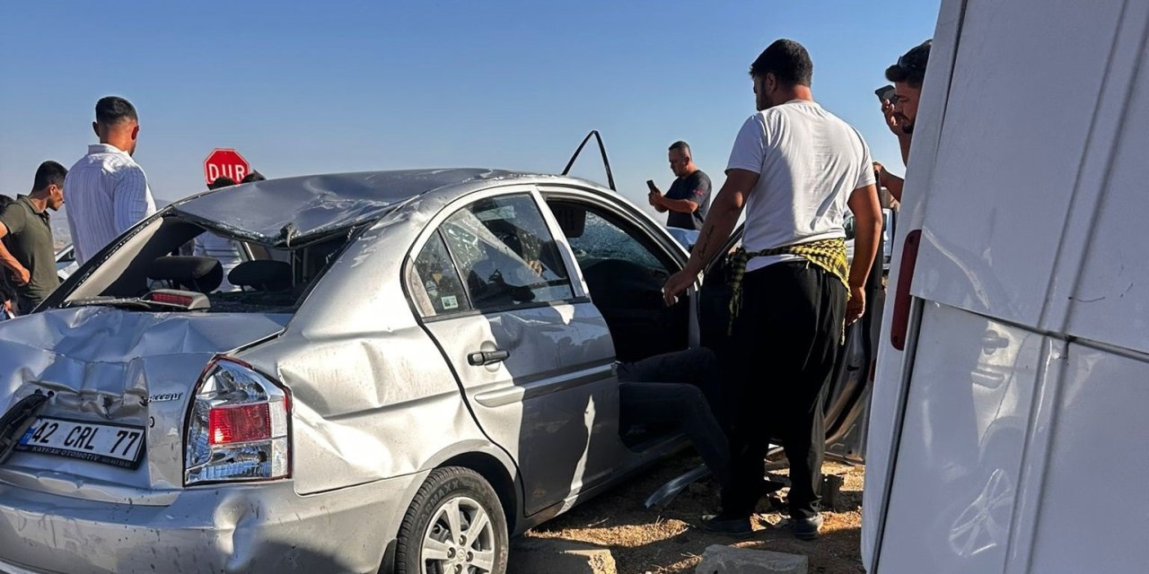 Konya plakalı otomobil minibüsle çarpıştı: 6 yaralı