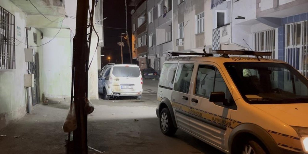 Husumetlisinin arabasını ateşe verdi