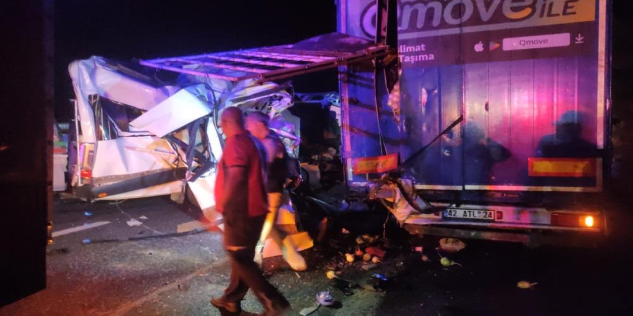 Minibüs ile TIR kazasında ölenlerin kimlikleri belirlendi