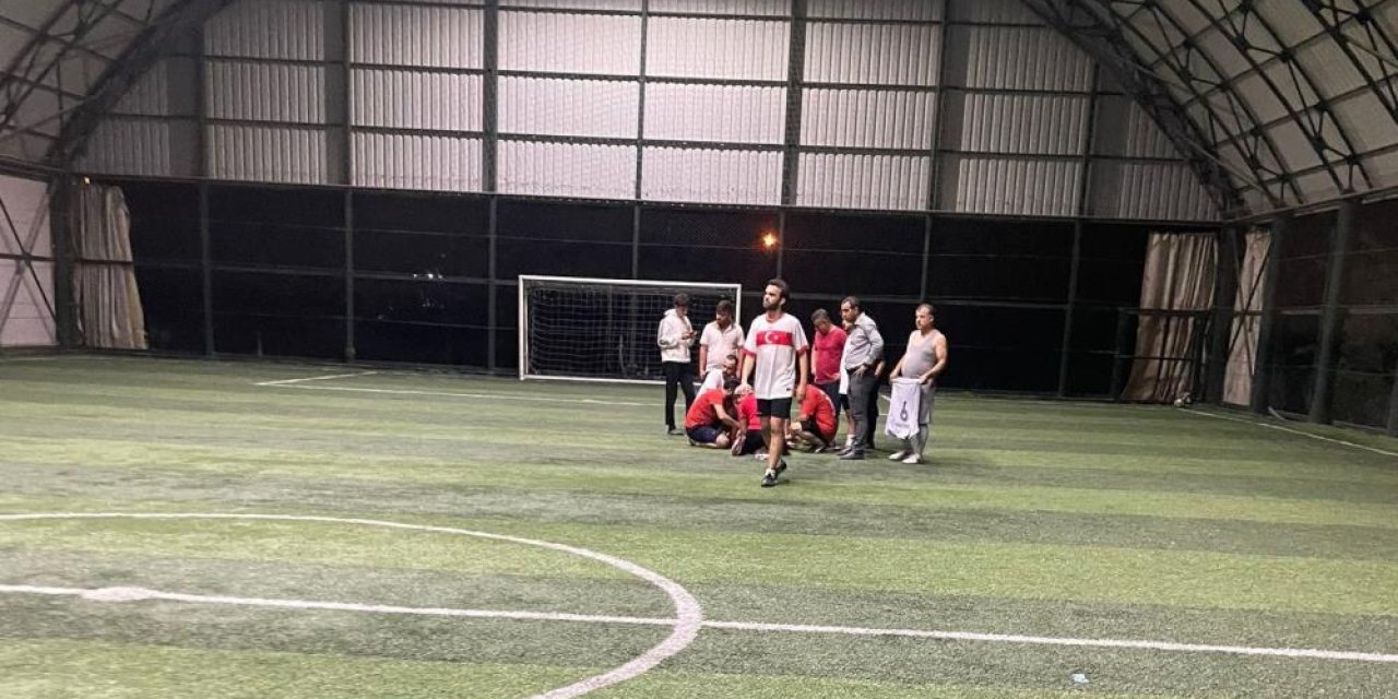 Halı sahada acı son! Yıllar sonra buluştuğu arkadaşlarının yanında can verdi