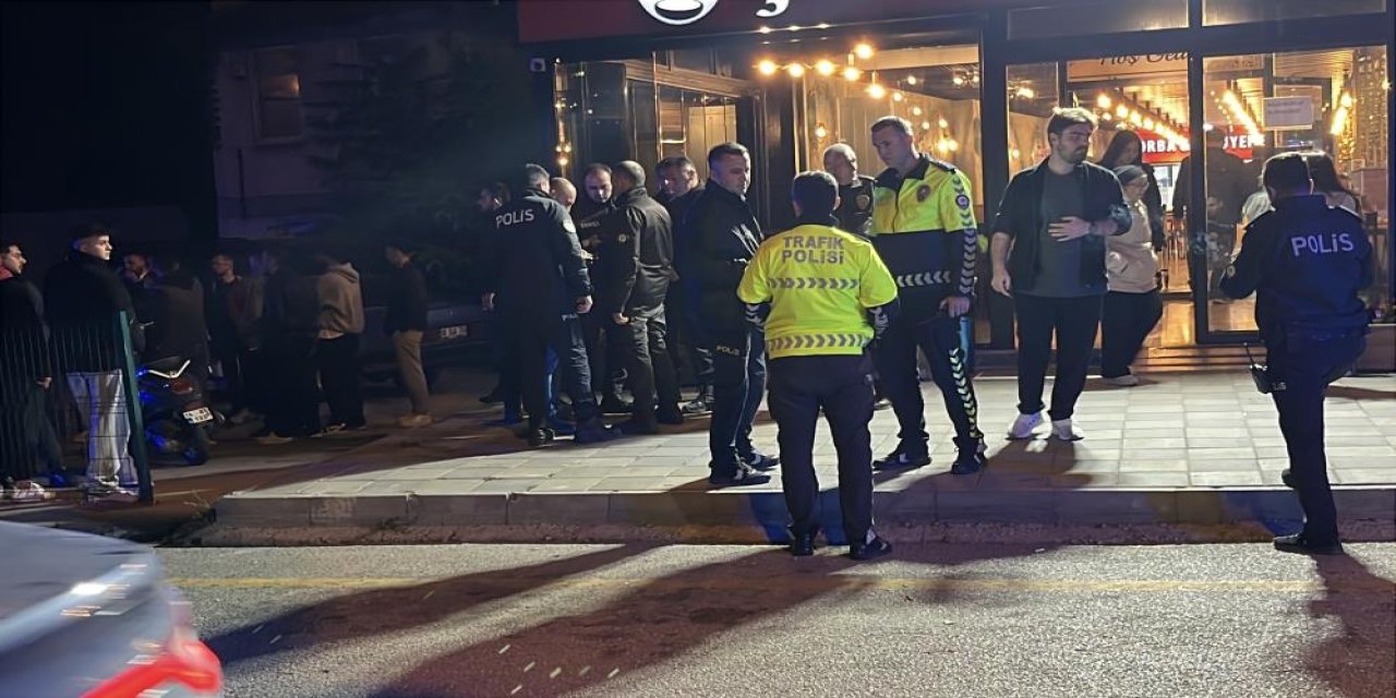 Çorbacı önünde çıkan kavgada bıçaklar çekildi: 2 kişi yaralandı