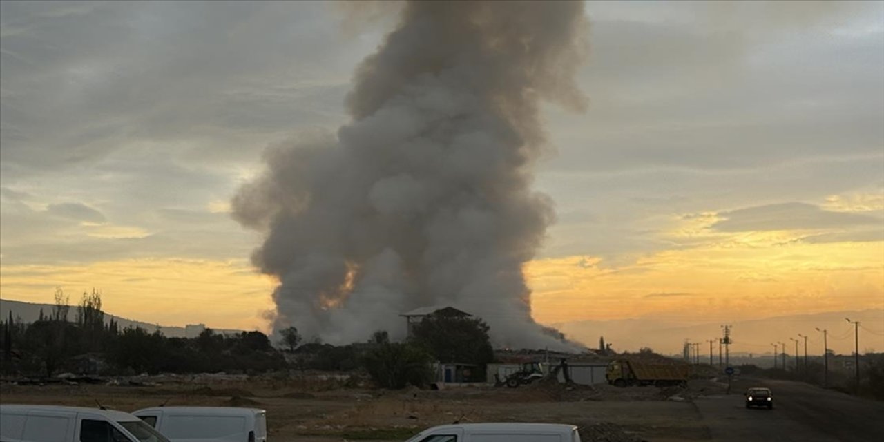 Çöp aktarma noktasında yangın çıktı