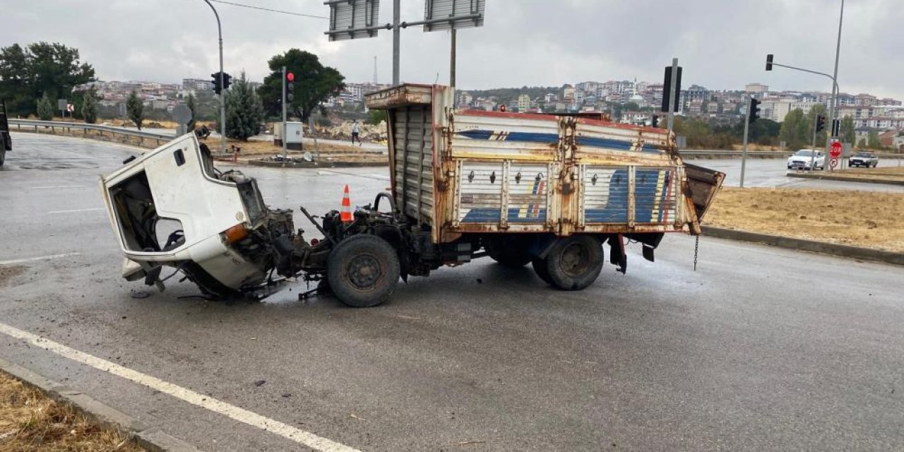 Kamyon ile kamyonet çarpıştı! Aydın Yücel doğum gününde hayatını kaybetti