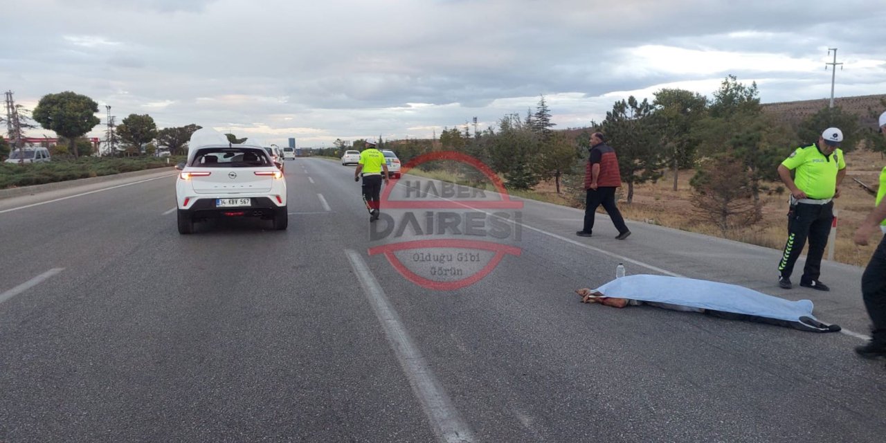 Konya’da yola dökülen tuğlaları temizlerken otomobil çarpan TIR sürücüsü öldü