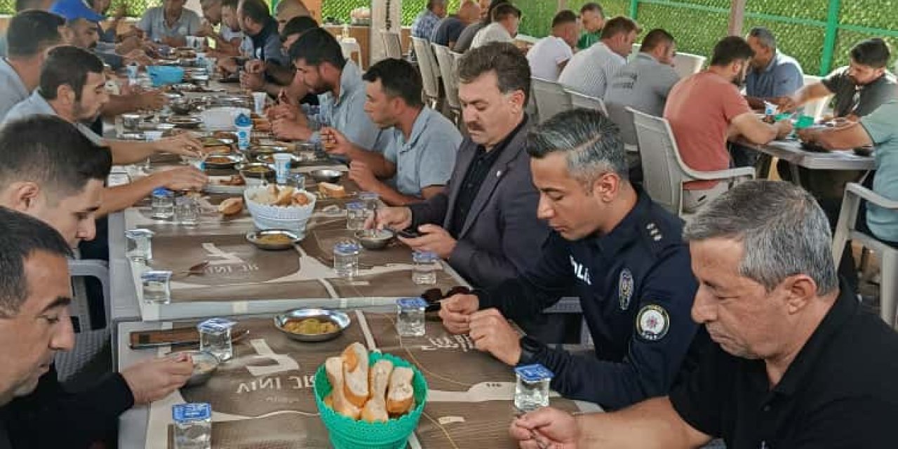 Pınarbaşı Mahallesi’nde vatandaştan işçilere jest