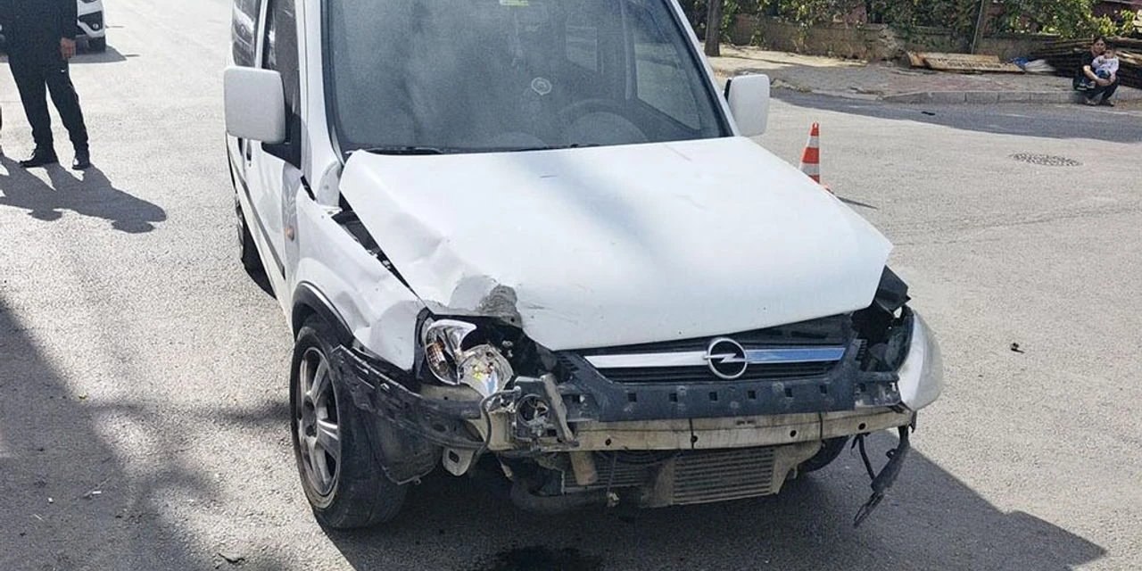 Konya’da otomobil ile motosiklet kavşakta çarpıştı