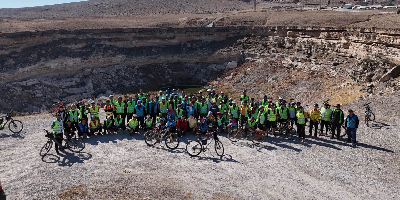 Konya’da bisiklet tutkunları pedallayarak tarihe yolculuk yaptı